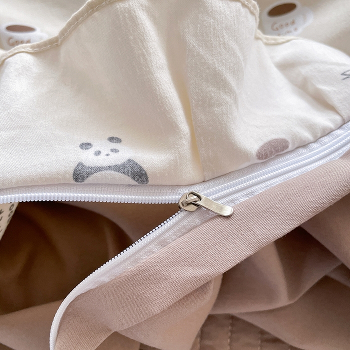 91家纺网 家纺一手货源 找家纺 艺慕家纺 2026新款直播热款古法仿棉AB版水洗棉印花双层蕾丝花边床盖四件套 AB版-可爱熊仔