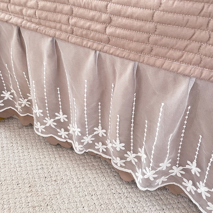 91家纺网 家纺一手货源 找家纺 艺慕家纺 2026新款直播热款古法仿棉AB版水洗棉印花双层蕾丝花边床盖四件套 AB版-可爱熊仔