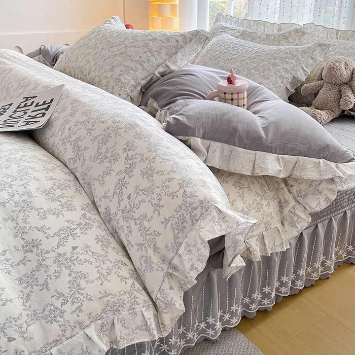 91家纺网 家纺一手货源 找家纺 艺慕家纺 2026新款直播热款古法仿棉AB版水洗棉印花双层蕾丝花边床盖四件套 AB版-素影