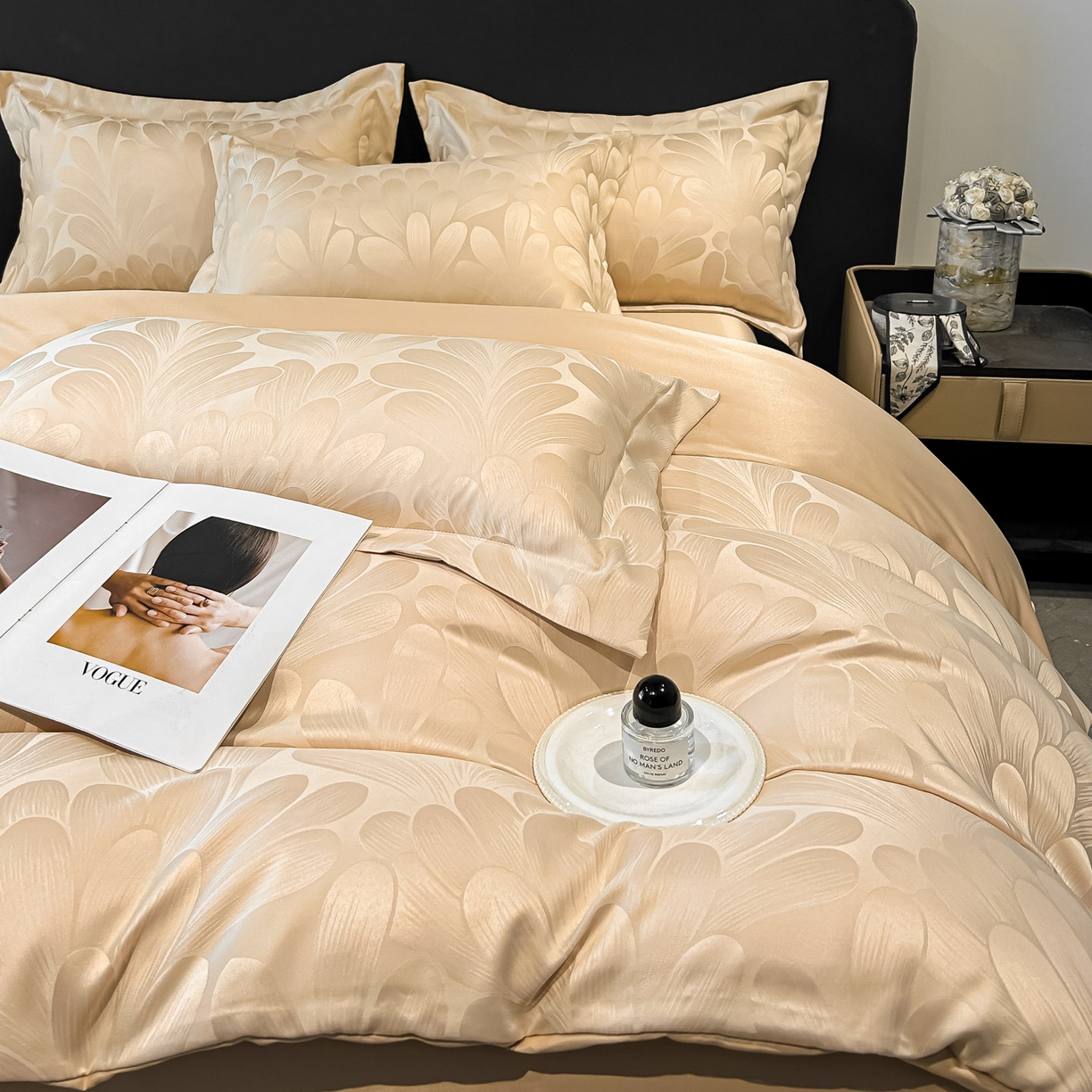 91家纺网 家纺一手货源 找家纺 金阳光家纺 2026新款A类简奢款水洗真丝天丝亮丝提花四件套 一叶深情-香槟