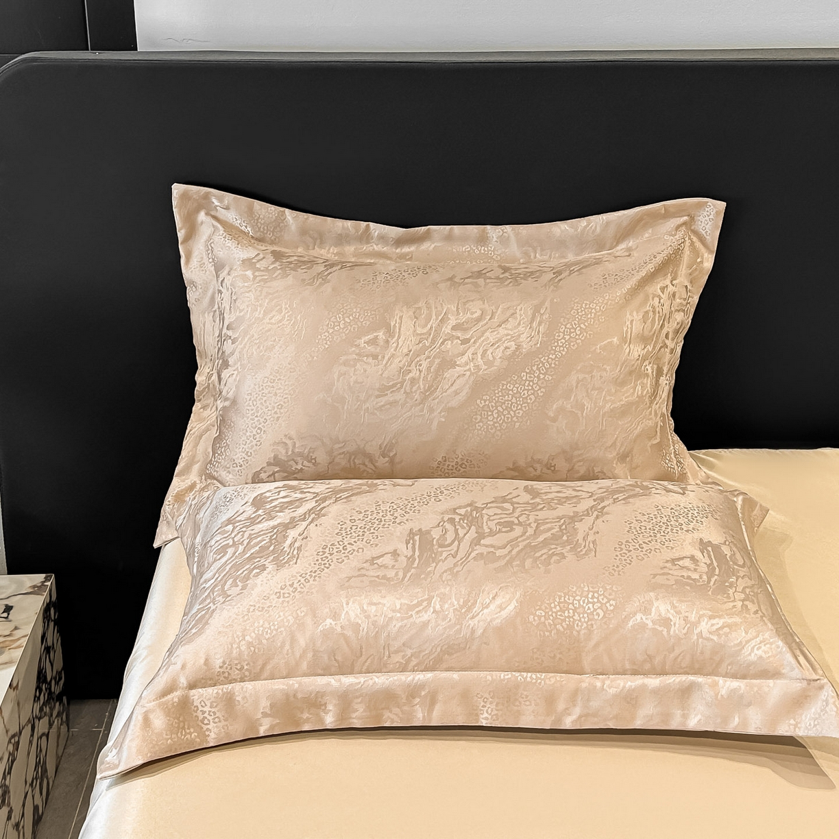 91家纺网 家纺一手货源 找家纺 金阳光家纺 2026新款A类简奢款水洗真丝天丝亮丝提花四件套 梵希-香槟