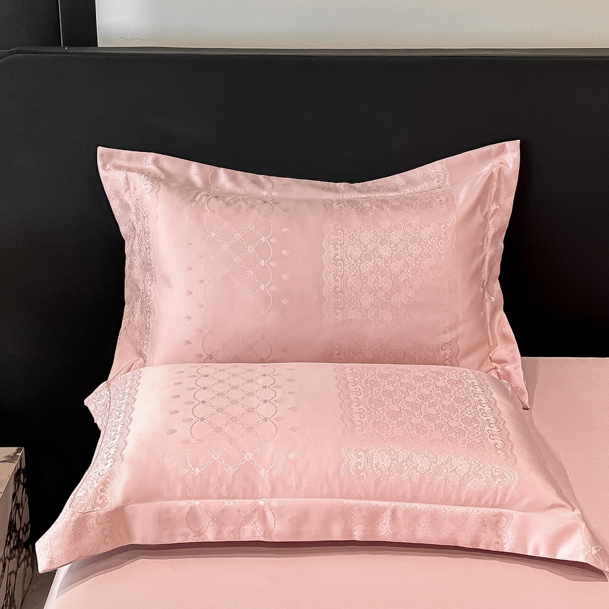 91家纺网 家纺一手货源 找家纺 金阳光家纺 2026新款A类简奢款水洗真丝天丝亮丝提花四件套 浮生若梦-豆沙