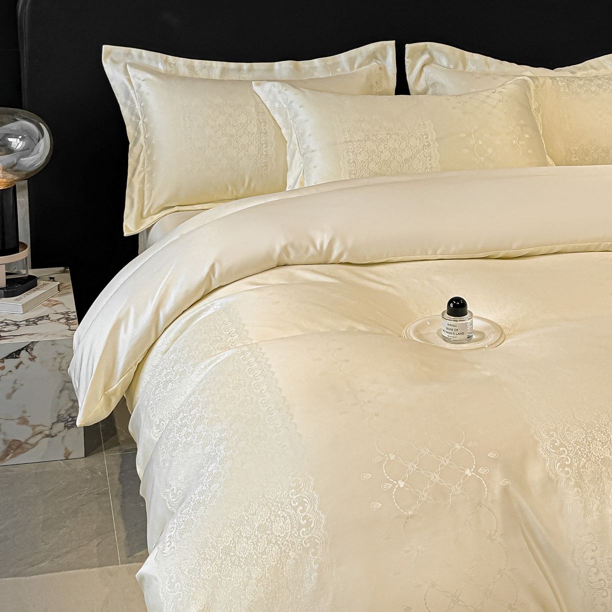 91家纺网 家纺一手货源 找家纺 金阳光家纺 2026新款A类简奢款水洗真丝天丝亮丝提花四件套 浮生若梦-米白