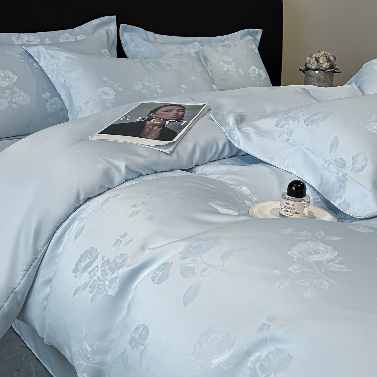 91家纺网 家纺一手货源 找家纺 金阳光家纺 2026新款A类简奢款水洗真丝天丝亮丝提花四件套 花语-蓝