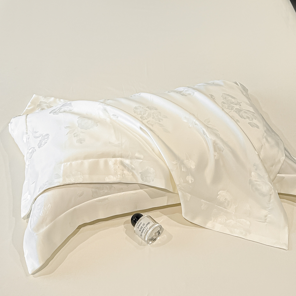 91家纺网 家纺一手货源 找家纺 金阳光家纺 2026新款A类简奢款水洗真丝天丝亮丝提花四件套 花语-白