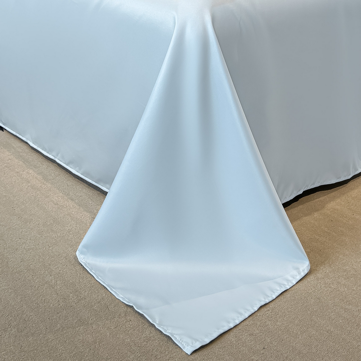 91家纺网 家纺一手货源 找家纺 金阳光家纺 2026新款A类简奢款水洗真丝天丝亮丝提花四件套 花语-蓝