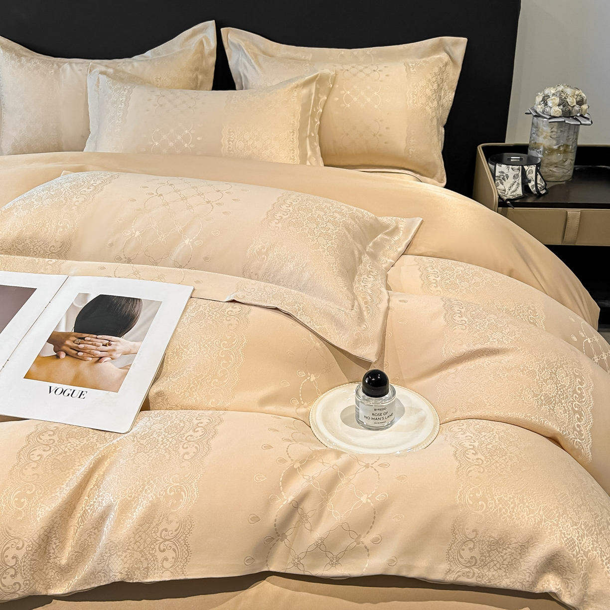 91家纺网 家纺一手货源 找家纺 金阳光家纺 2026新款A类简奢款水洗真丝天丝亮丝提花四件套 浮生若梦-香槟