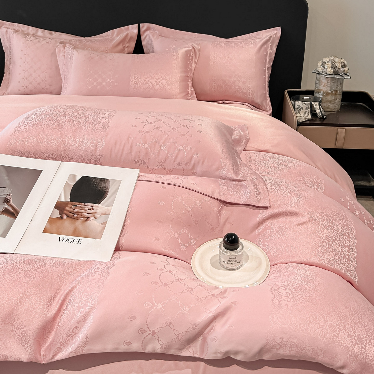 91家纺网 家纺一手货源 找家纺 金阳光家纺 2026新款A类简奢款水洗真丝天丝亮丝提花四件套 浮生若梦-豆沙