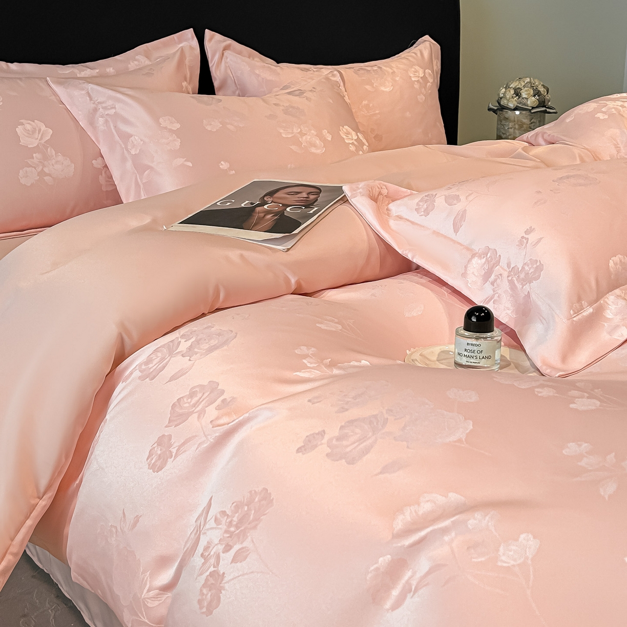 91家纺网 家纺一手货源 找家纺 金阳光家纺 2026新款A类简奢款水洗真丝天丝亮丝提花四件套 花语-粉