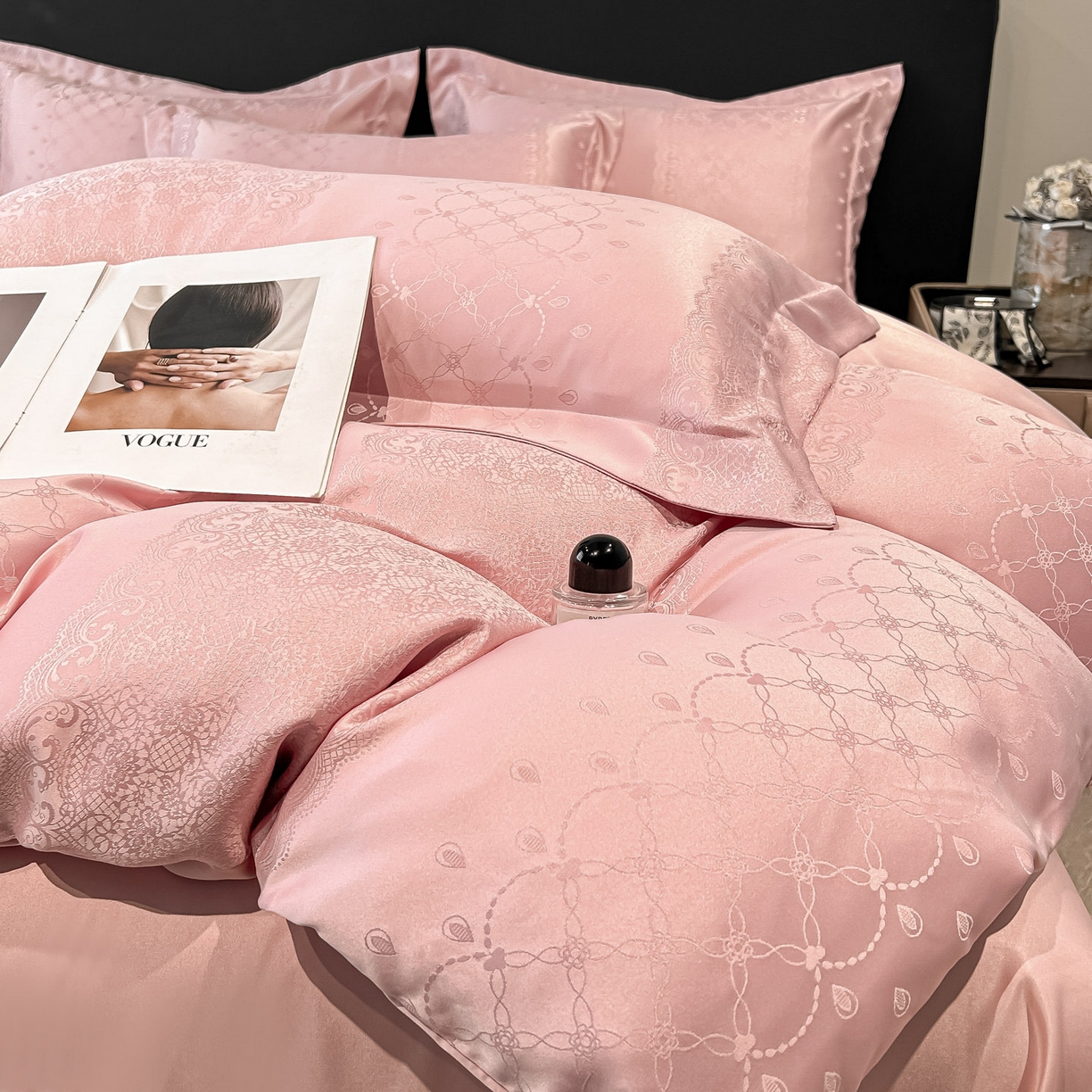 91家纺网 家纺一手货源 找家纺 金阳光家纺 2026新款A类简奢款水洗真丝天丝亮丝提花四件套 浮生若梦-豆沙