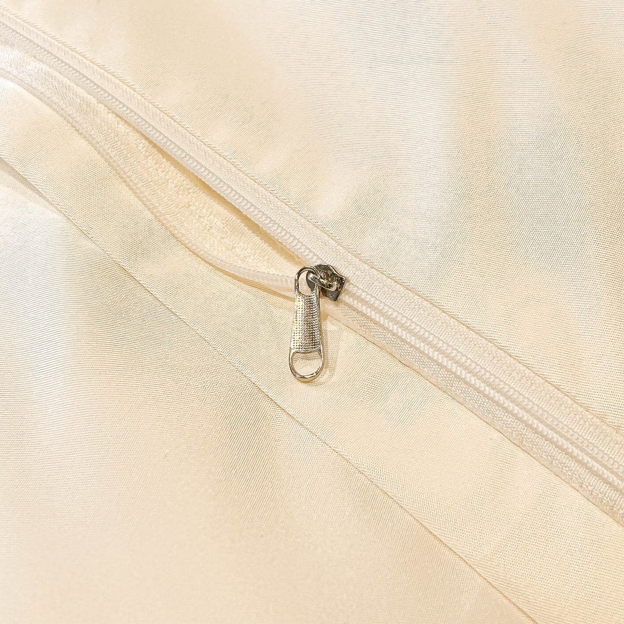 91家纺网 家纺一手货源 找家纺 金阳光家纺 2026新款A类简奢款水洗真丝天丝亮丝提花四件套 浮生若梦-米白