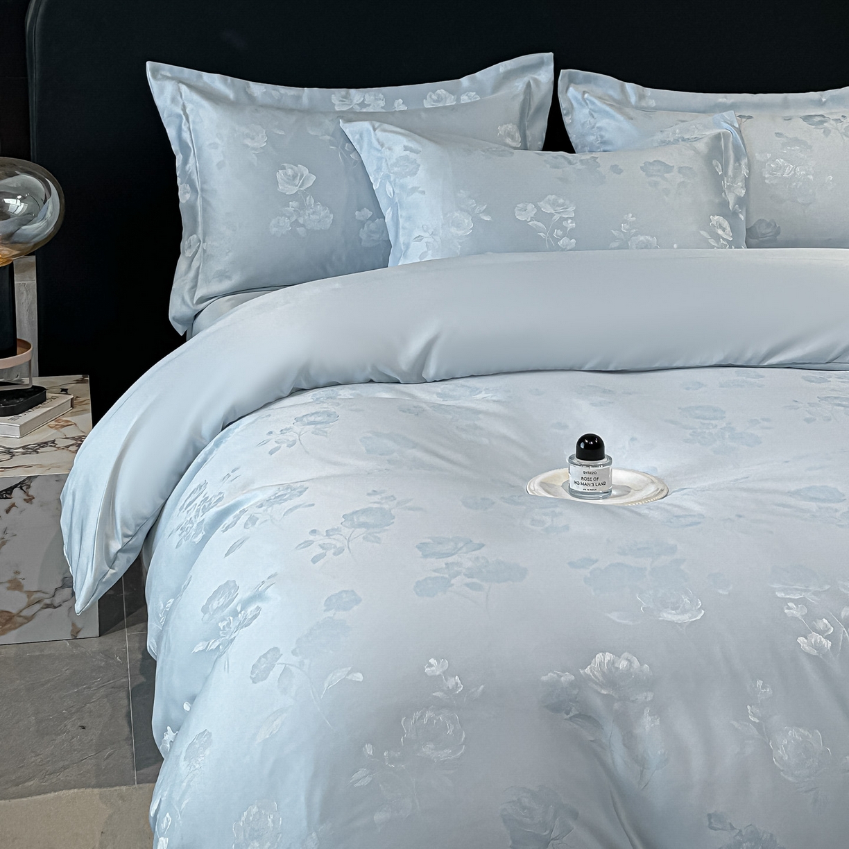 91家纺网 家纺一手货源 找家纺 金阳光家纺 2026新款A类简奢款水洗真丝天丝亮丝提花四件套 花语-蓝