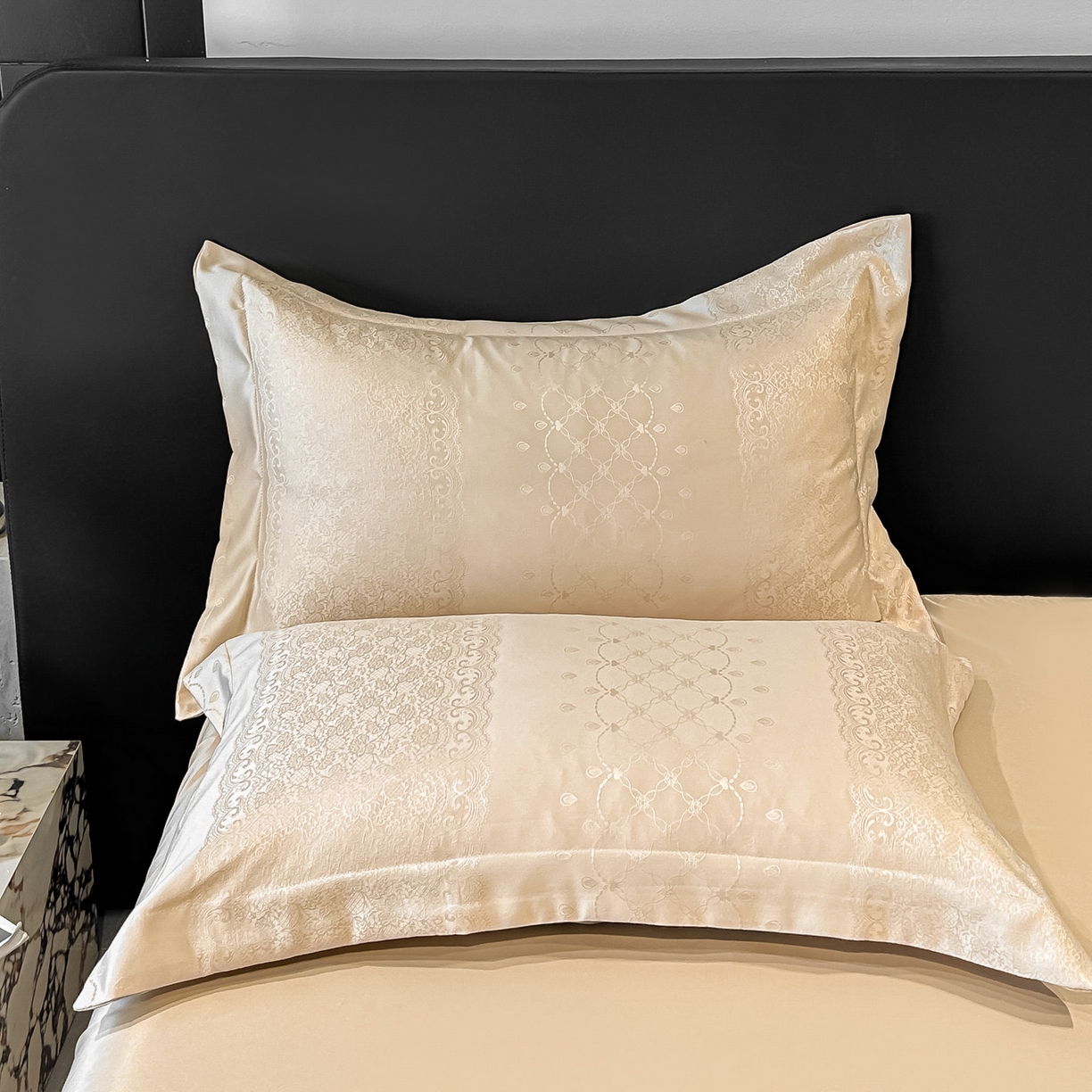 91家纺网 家纺一手货源 找家纺 金阳光家纺 2026新款A类简奢款水洗真丝天丝亮丝提花四件套 浮生若梦-香槟