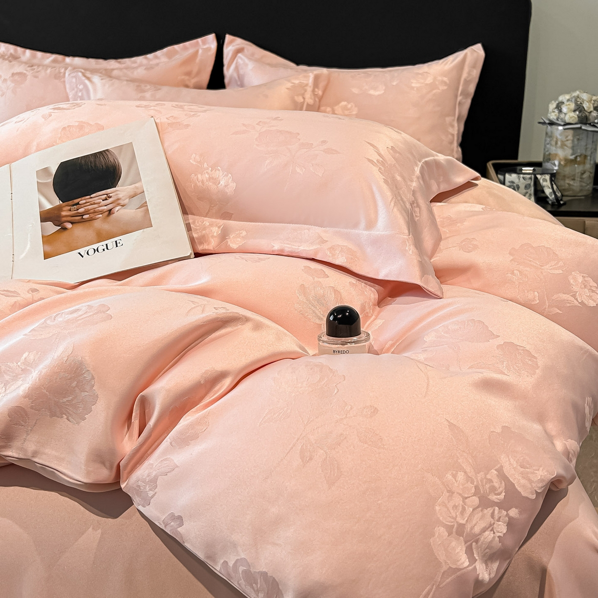 91家纺网 家纺一手货源 找家纺 金阳光家纺 2026新款A类简奢款水洗真丝天丝亮丝提花四件套 花语-粉