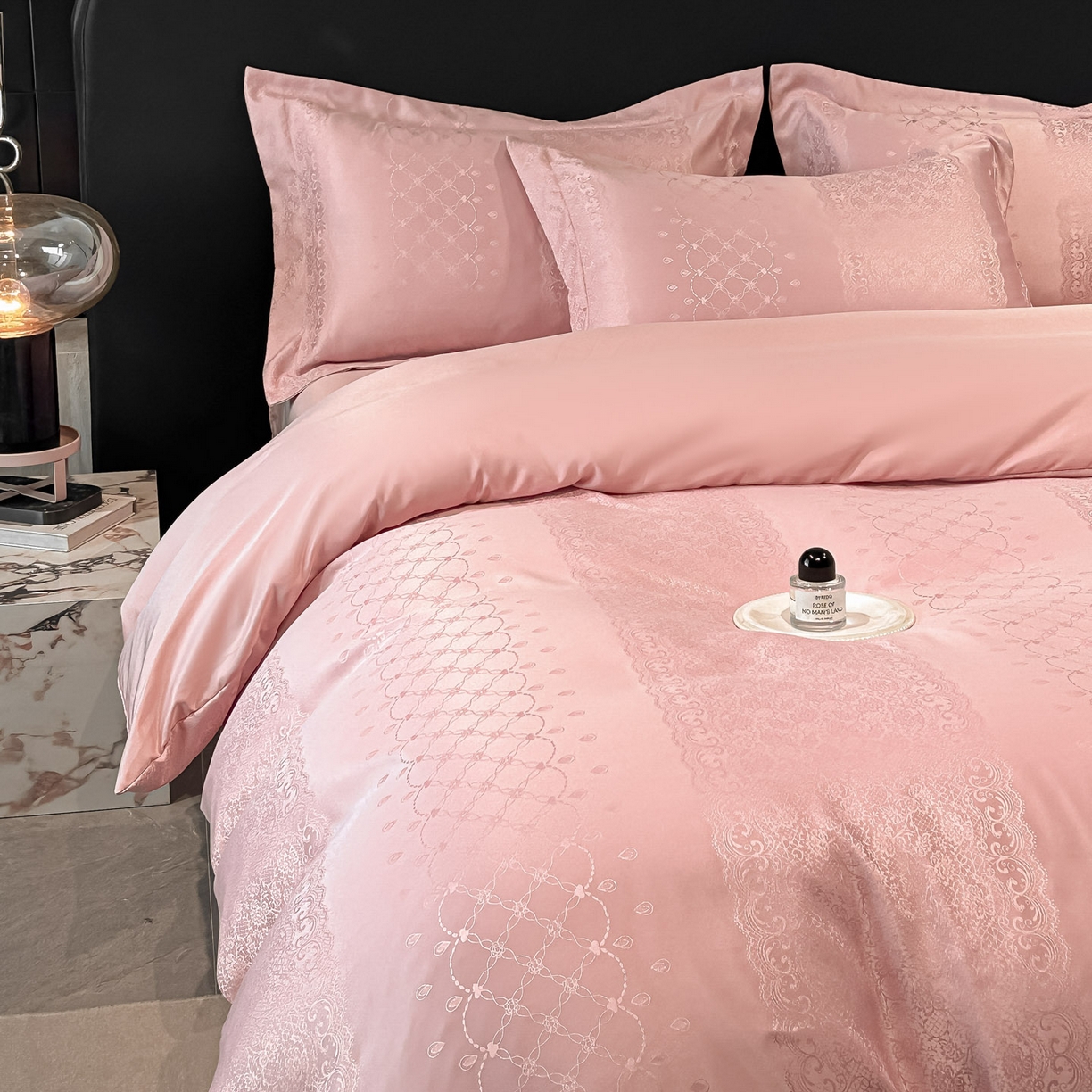 91家纺网 家纺一手货源 找家纺 金阳光家纺 2026新款A类简奢款水洗真丝天丝亮丝提花四件套 浮生若梦-豆沙