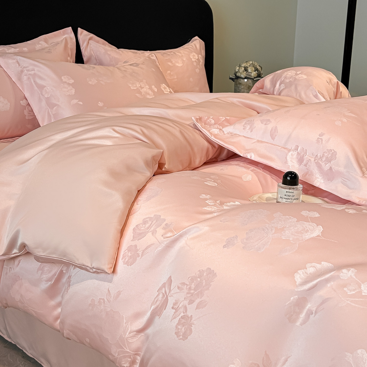 91家纺网 家纺一手货源 找家纺 金阳光家纺 2026新款A类简奢款水洗真丝天丝亮丝提花四件套 花语-粉