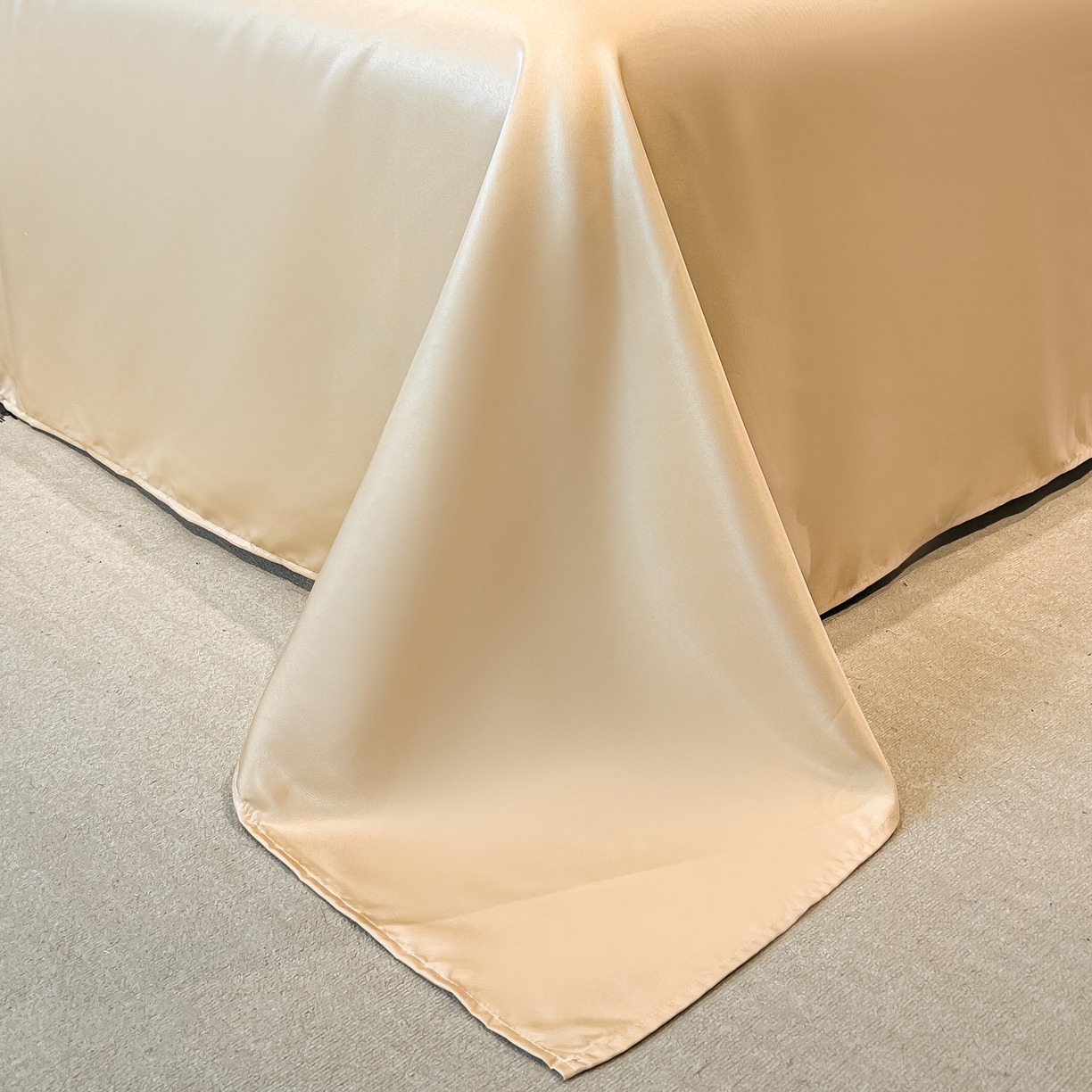 91家纺网 家纺一手货源 找家纺 金阳光家纺 2026新款A类简奢款水洗真丝天丝亮丝提花四件套 梵希-香槟