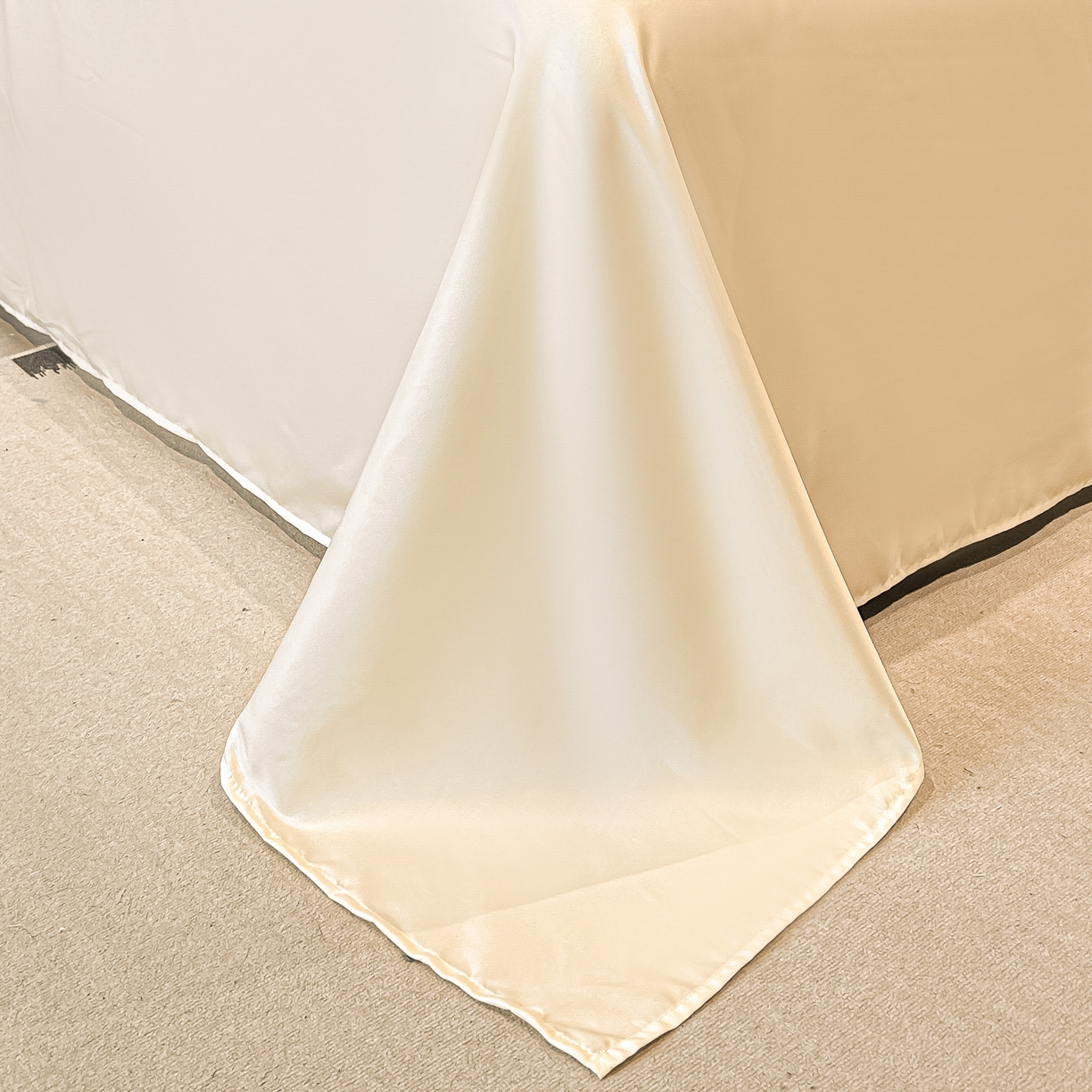 91家纺网 家纺一手货源 找家纺 金阳光家纺 2026新款A类简奢款水洗真丝天丝亮丝提花四件套 浮生若梦-米白