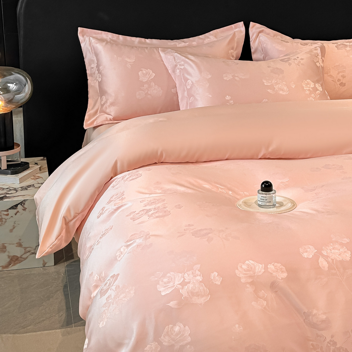 91家纺网 家纺一手货源 找家纺 金阳光家纺 2026新款A类简奢款水洗真丝天丝亮丝提花四件套 花语-粉