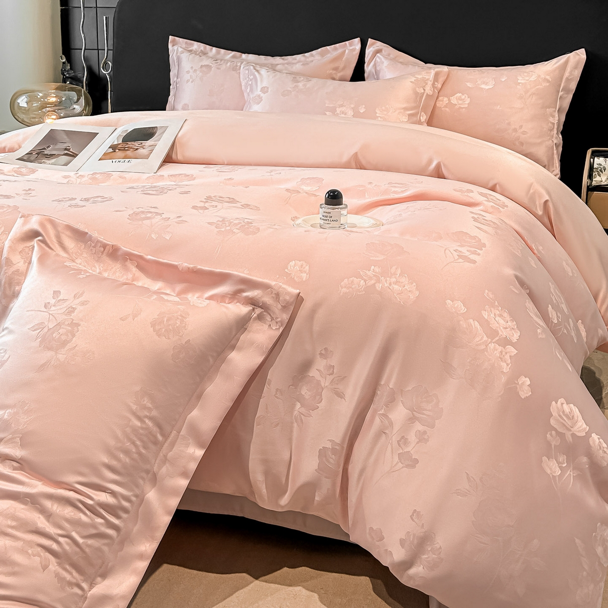 91家纺网 家纺一手货源 找家纺 金阳光家纺 2026新款A类简奢款水洗真丝天丝亮丝提花四件套 花语-粉