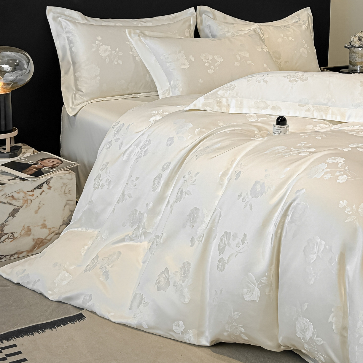 91家纺网 家纺一手货源 找家纺 金阳光家纺 2026新款A类简奢款水洗真丝天丝亮丝提花四件套 花语-白