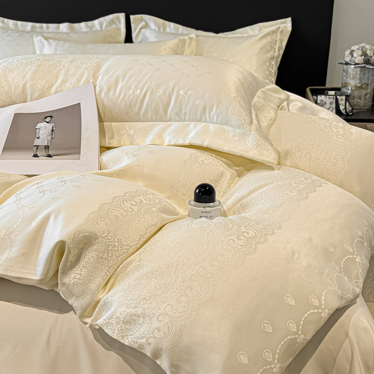 91家纺网 家纺一手货源 找家纺 金阳光家纺 2026新款A类简奢款水洗真丝天丝亮丝提花四件套 浮生若梦-米白