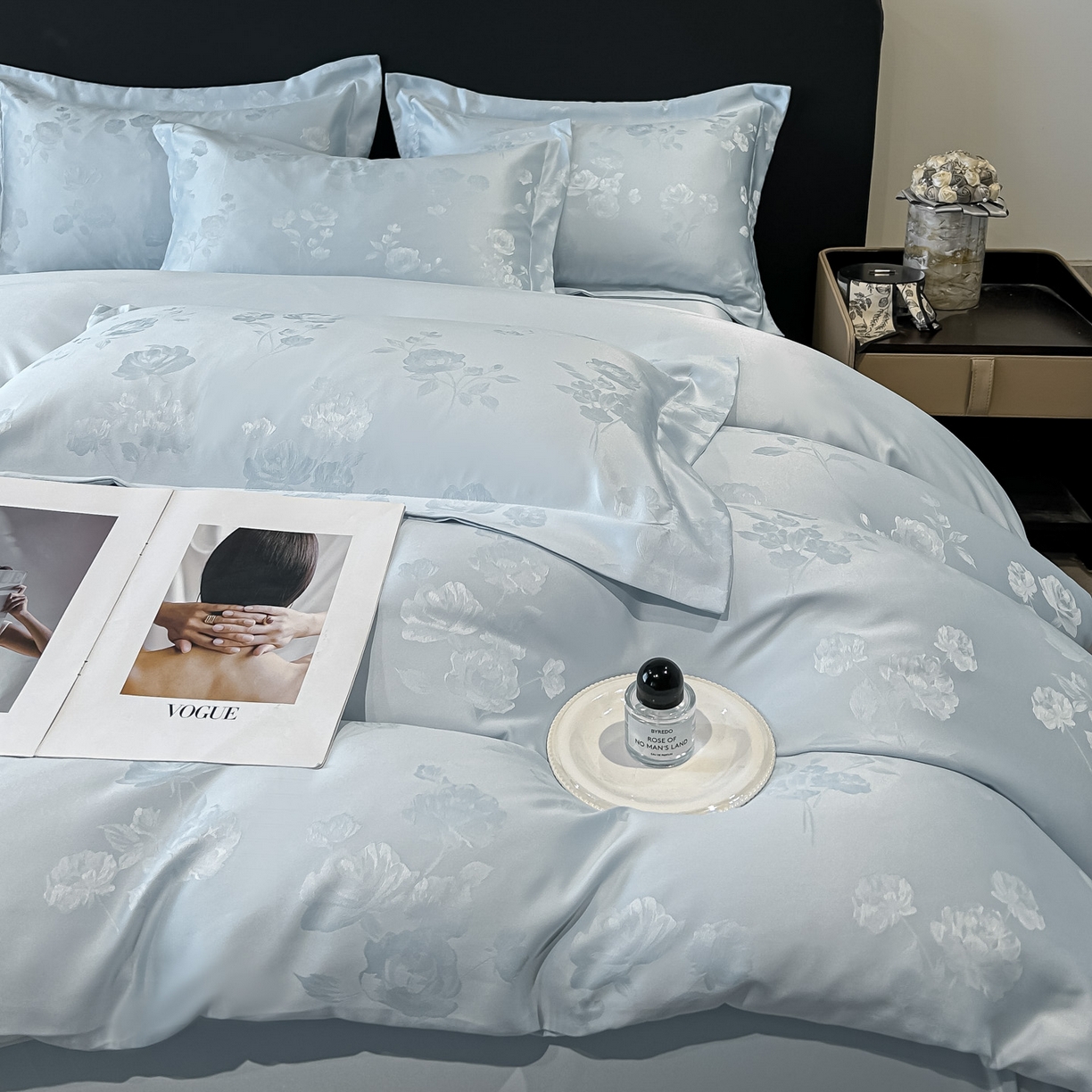 91家纺网 家纺一手货源 找家纺 金阳光家纺 2026新款A类简奢款水洗真丝天丝亮丝提花四件套 花语-蓝