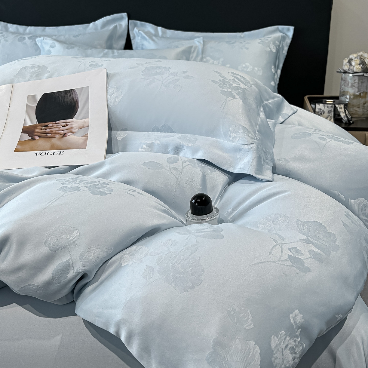 91家纺网 家纺一手货源 找家纺 金阳光家纺 2026新款A类简奢款水洗真丝天丝亮丝提花四件套 花语-蓝