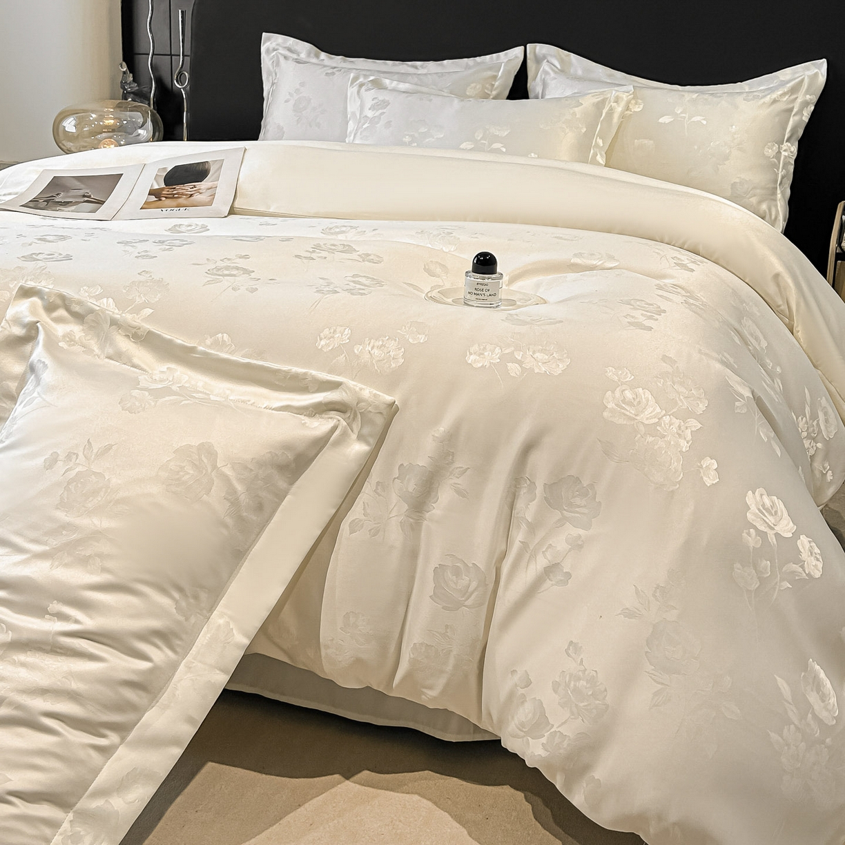 91家纺网 家纺一手货源 找家纺 金阳光家纺 2026新款A类简奢款水洗真丝天丝亮丝提花四件套 花语-白