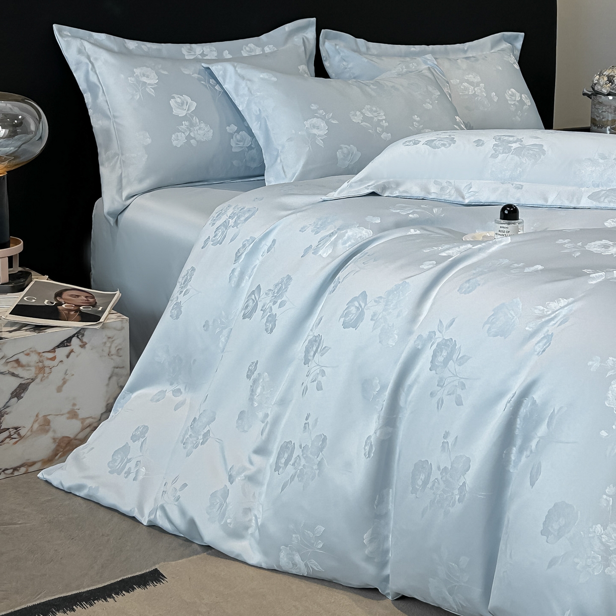 91家纺网 家纺一手货源 找家纺 金阳光家纺 2026新款A类简奢款水洗真丝天丝亮丝提花四件套 花语-蓝