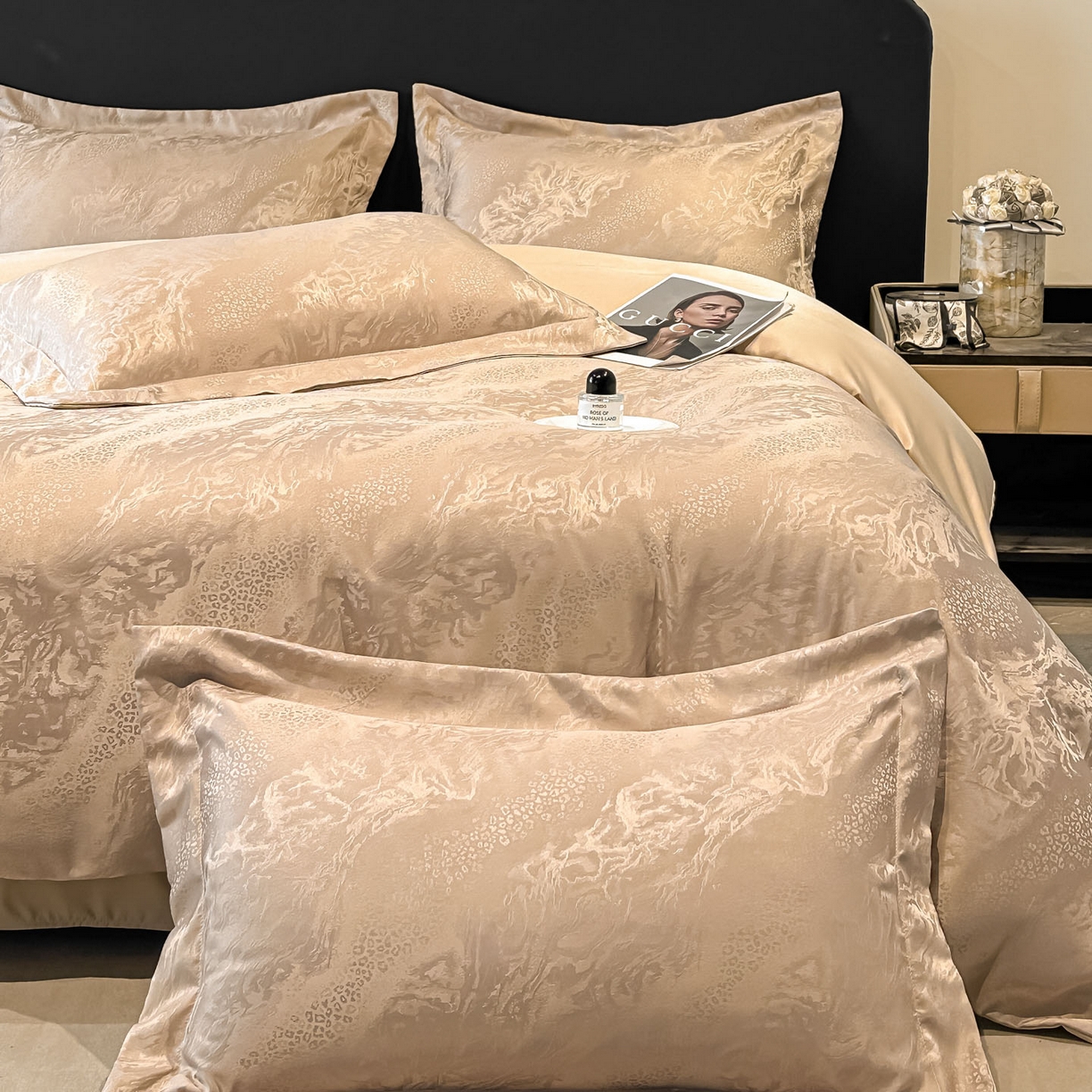 91家纺网 家纺一手货源 找家纺 金阳光家纺 2026新款A类简奢款水洗真丝天丝亮丝提花四件套 梵希-香槟