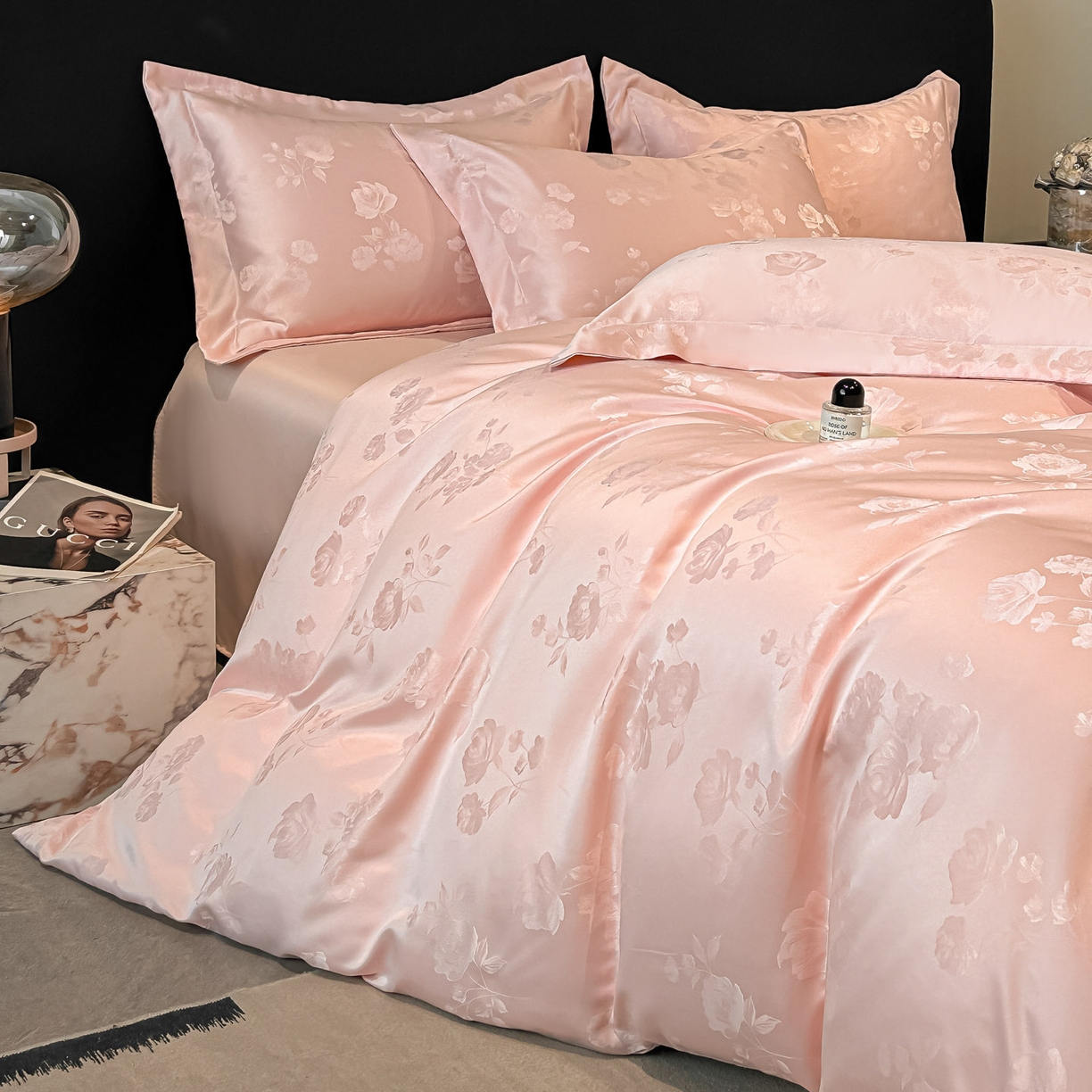 91家纺网 家纺一手货源 找家纺 金阳光家纺 2026新款A类简奢款水洗真丝天丝亮丝提花四件套 花语-粉