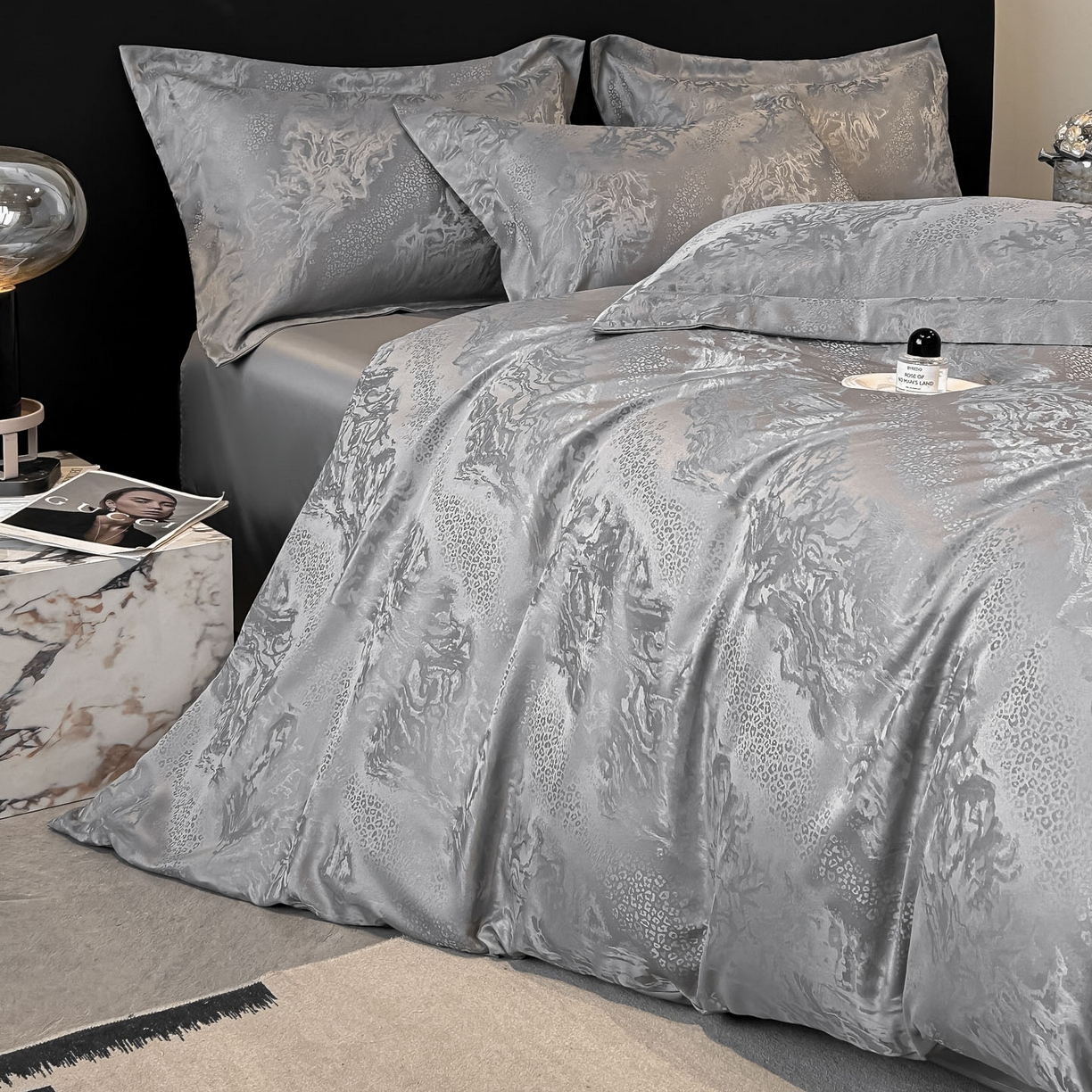 91家纺网 家纺一手货源 找家纺 金阳光家纺 2026新款A类简奢款水洗真丝天丝亮丝提花四件套 梵希-灰