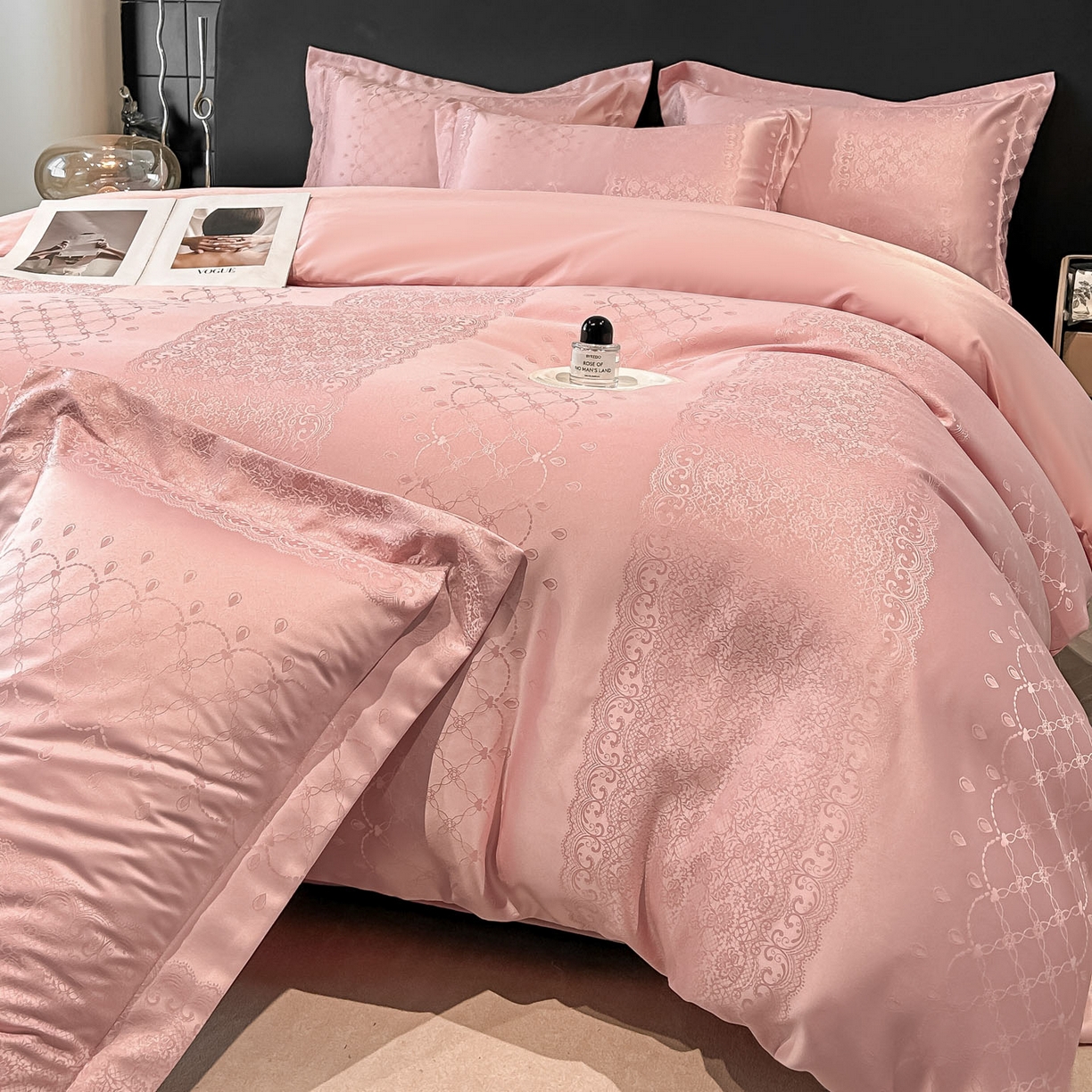 91家纺网 家纺一手货源 找家纺 金阳光家纺 2026新款A类简奢款水洗真丝天丝亮丝提花四件套 浮生若梦-豆沙