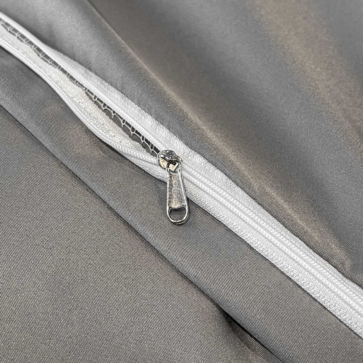 91家纺网 家纺一手货源 找家纺 金阳光家纺 2026新款A类简奢款水洗真丝天丝亮丝提花四件套 梵希-灰