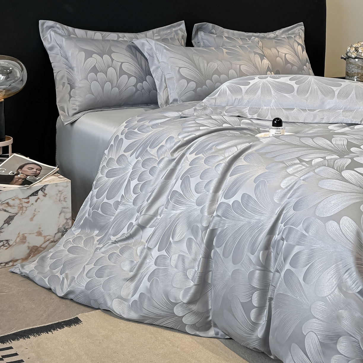 91家纺网 家纺一手货源 找家纺 金阳光家纺 2026新款A类简奢款水洗真丝天丝亮丝提花四件套 一叶深情-灰