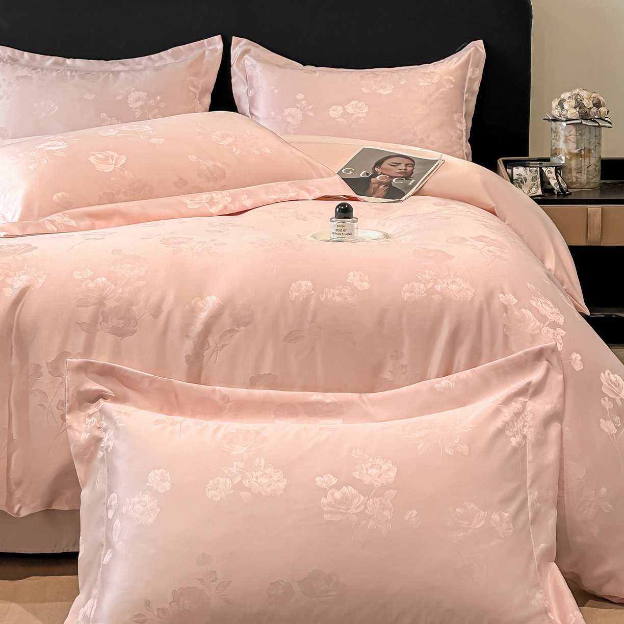 91家纺网 家纺一手货源 找家纺 金阳光家纺 2026新款A类简奢款水洗真丝天丝亮丝提花四件套 花语-粉