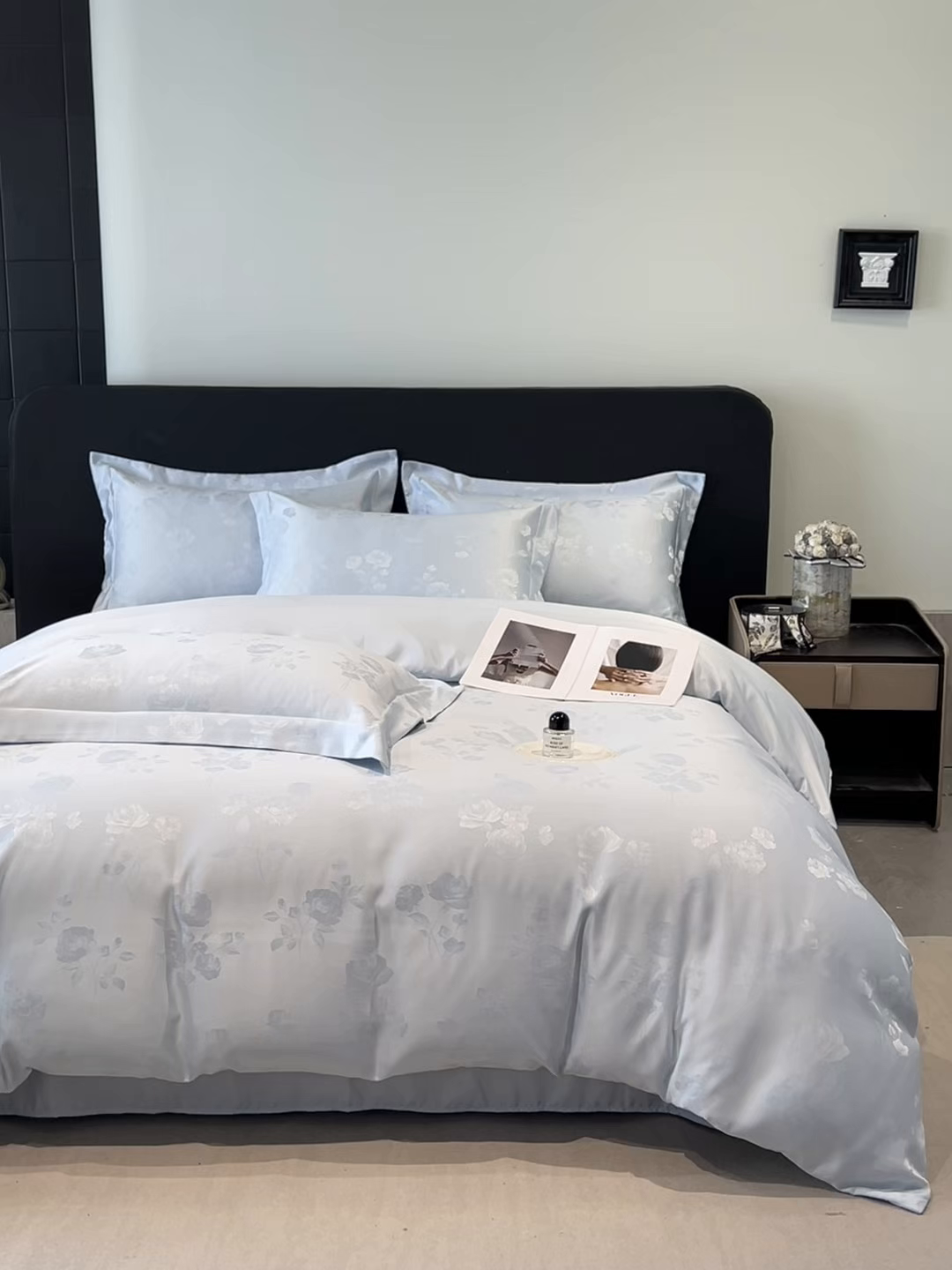 91家纺网 家纺一手货源 找家纺 金阳光家纺 2026新款A类简奢款水洗真丝天丝亮丝提花四件套 花语-蓝