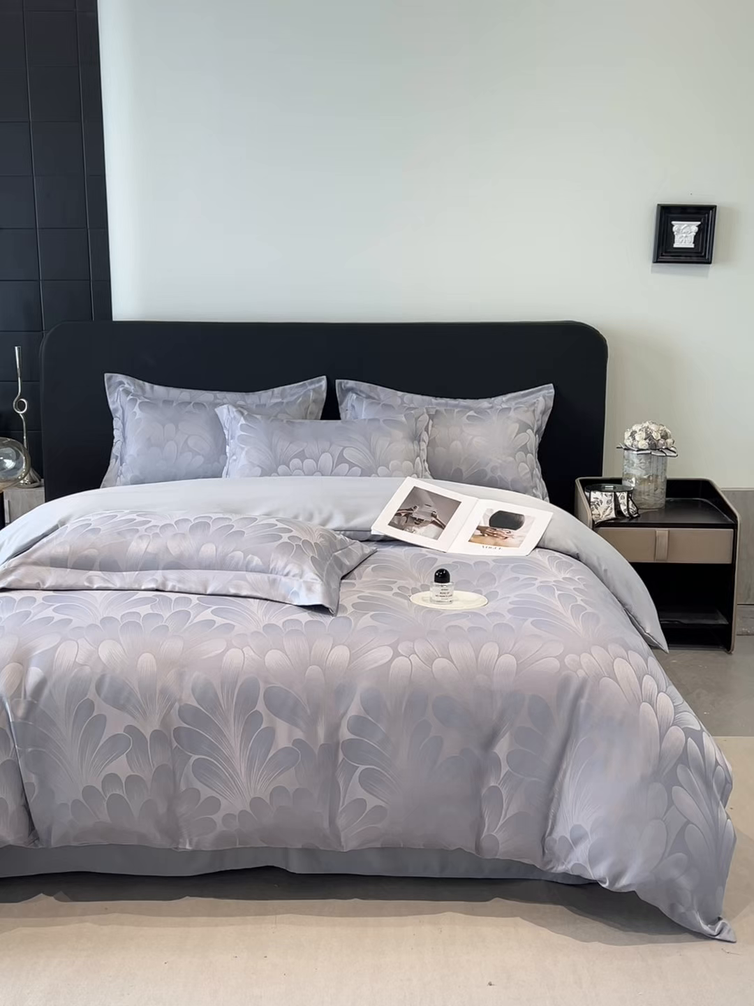 91家纺网 家纺一手货源 找家纺 金阳光家纺 2026新款A类简奢款水洗真丝天丝亮丝提花四件套 一叶深情-灰