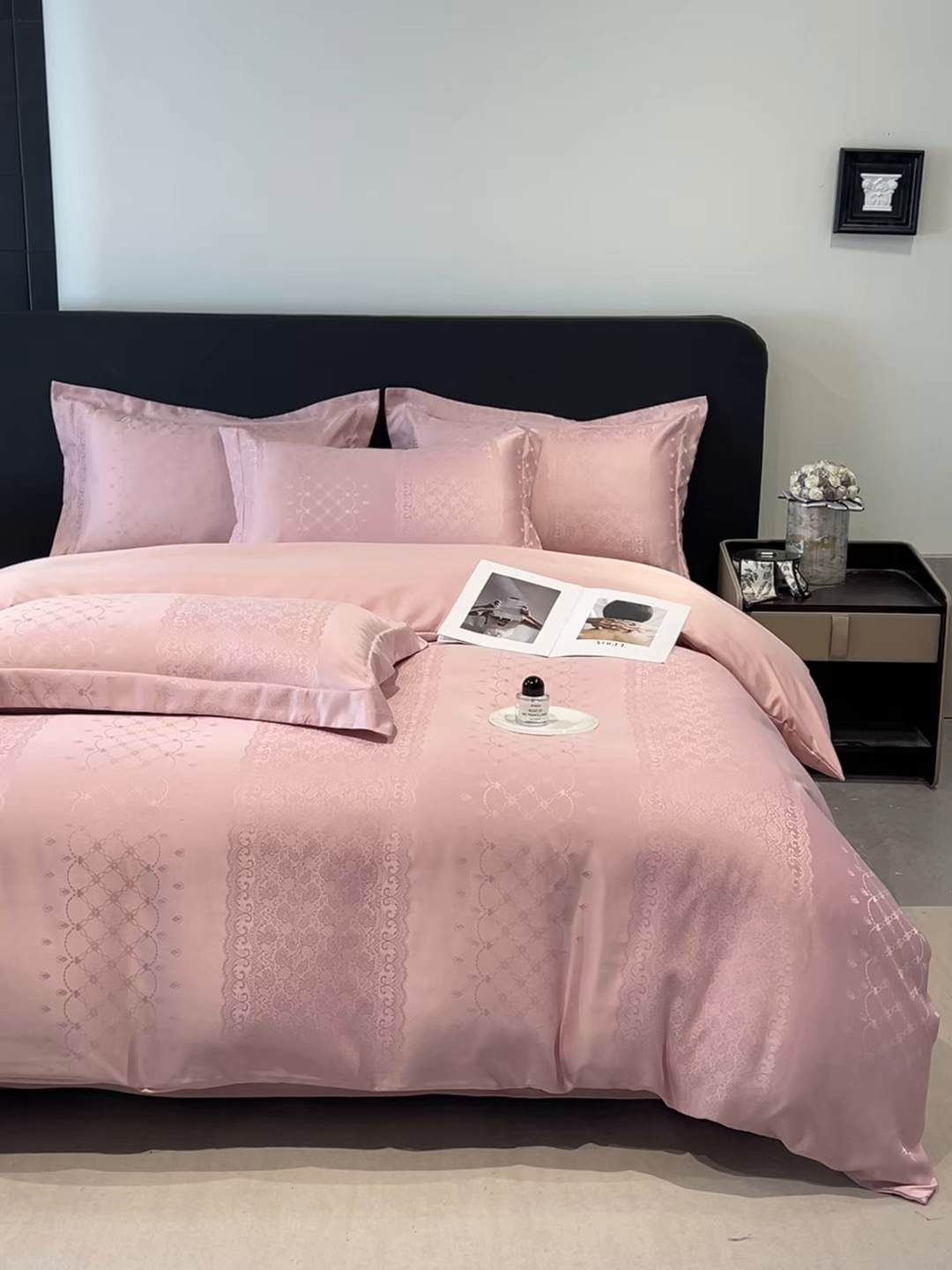 91家纺网 家纺一手货源 找家纺 金阳光家纺 2026新款A类简奢款水洗真丝天丝亮丝提花四件套 浮生若梦-豆沙