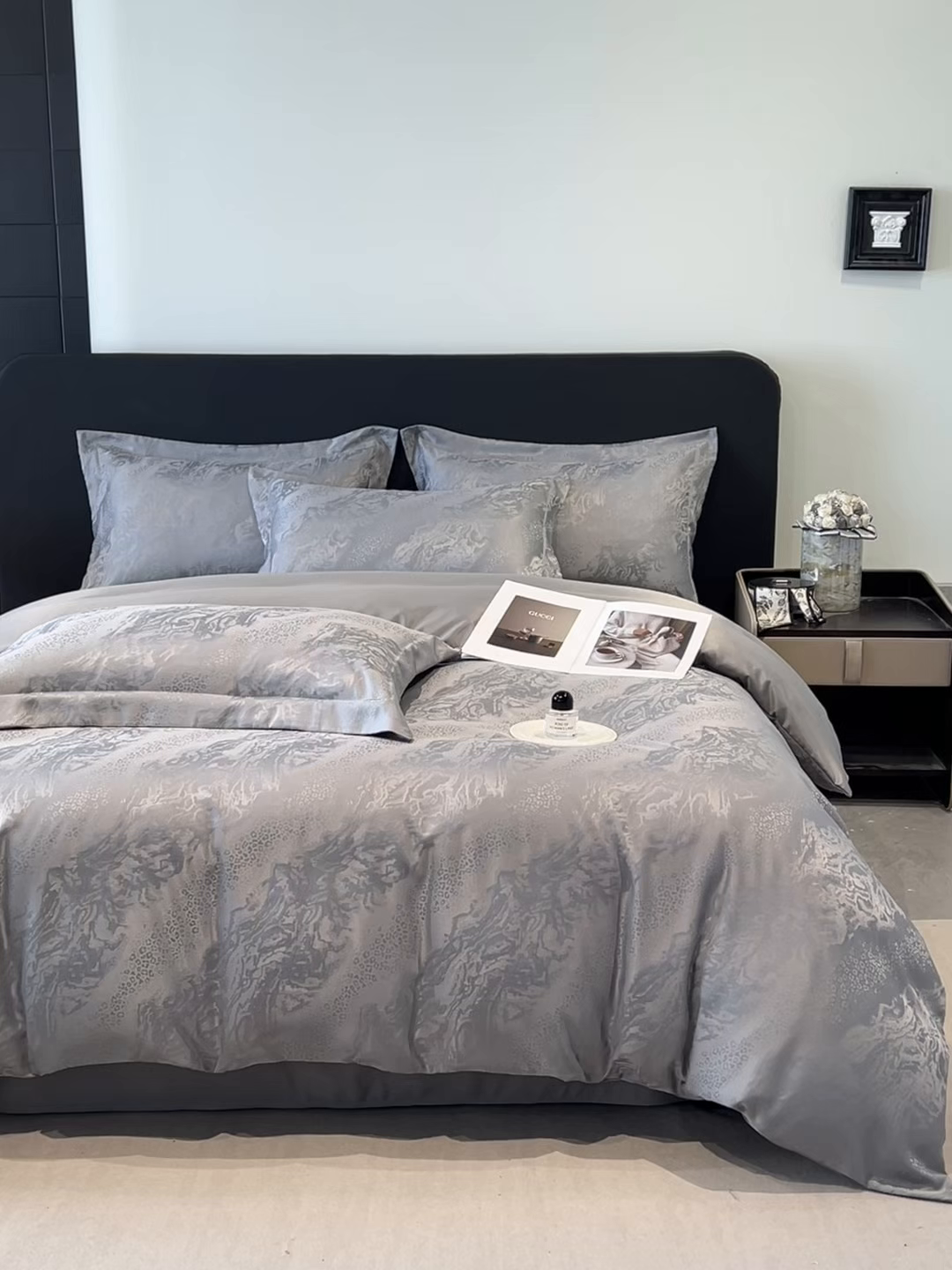 91家纺网 家纺一手货源 找家纺 金阳光家纺 2026新款A类简奢款水洗真丝天丝亮丝提花四件套 梵希-灰