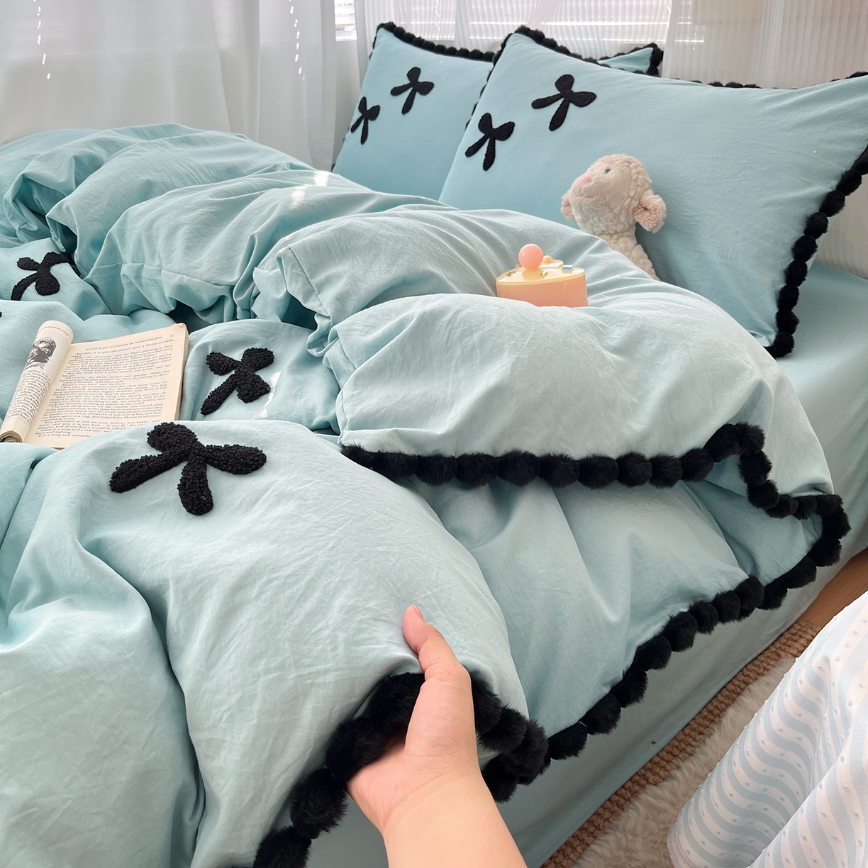 91家纺网 家纺一手货源 找家纺 金阳光家纺 2026新款古法水洗仿棉毛球款四件套 毛球-薄荷绿蝴蝶结