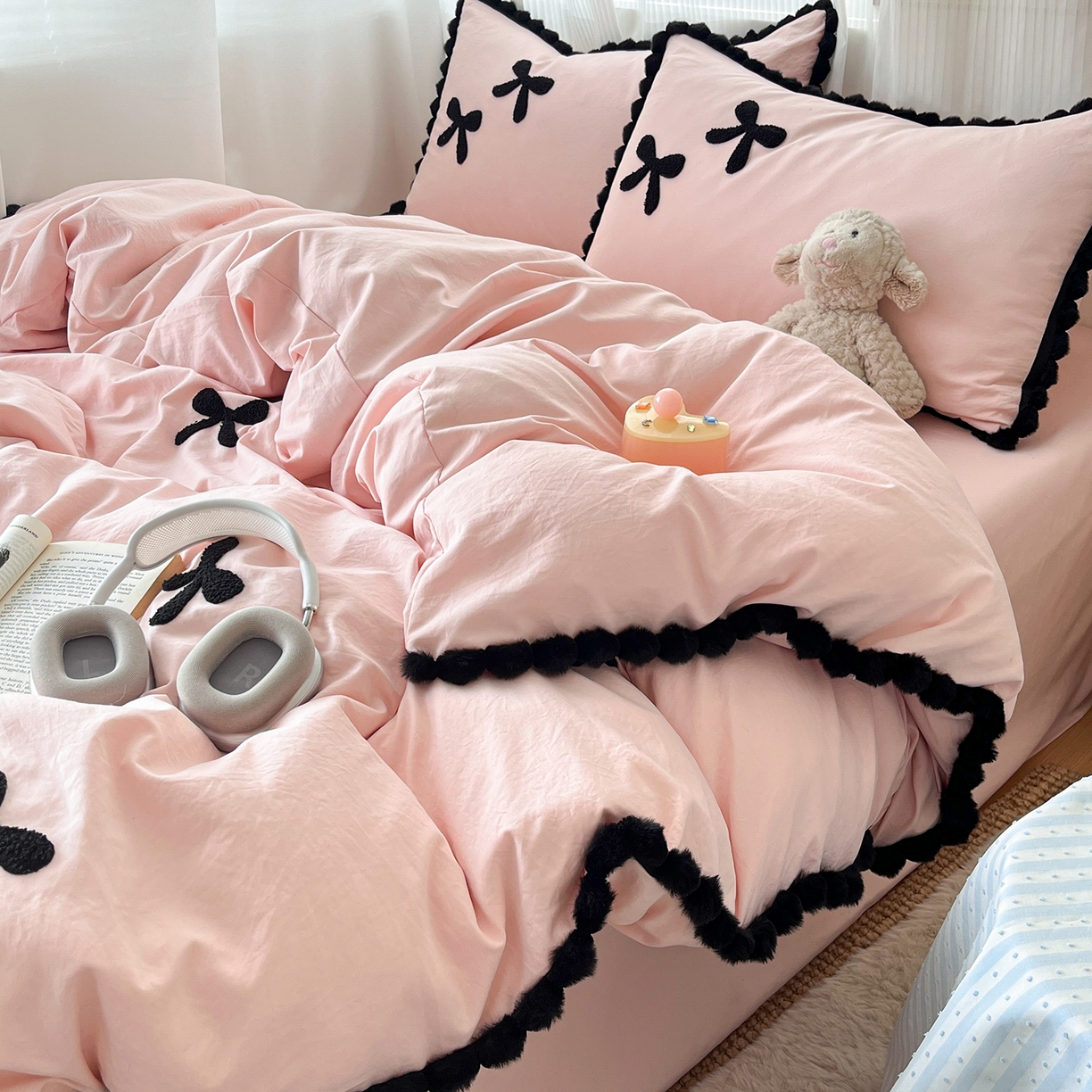 91家纺网 家纺一手货源 找家纺 金阳光家纺 2026新款古法水洗仿棉毛球款四件套 毛球-粉色蝴蝶结