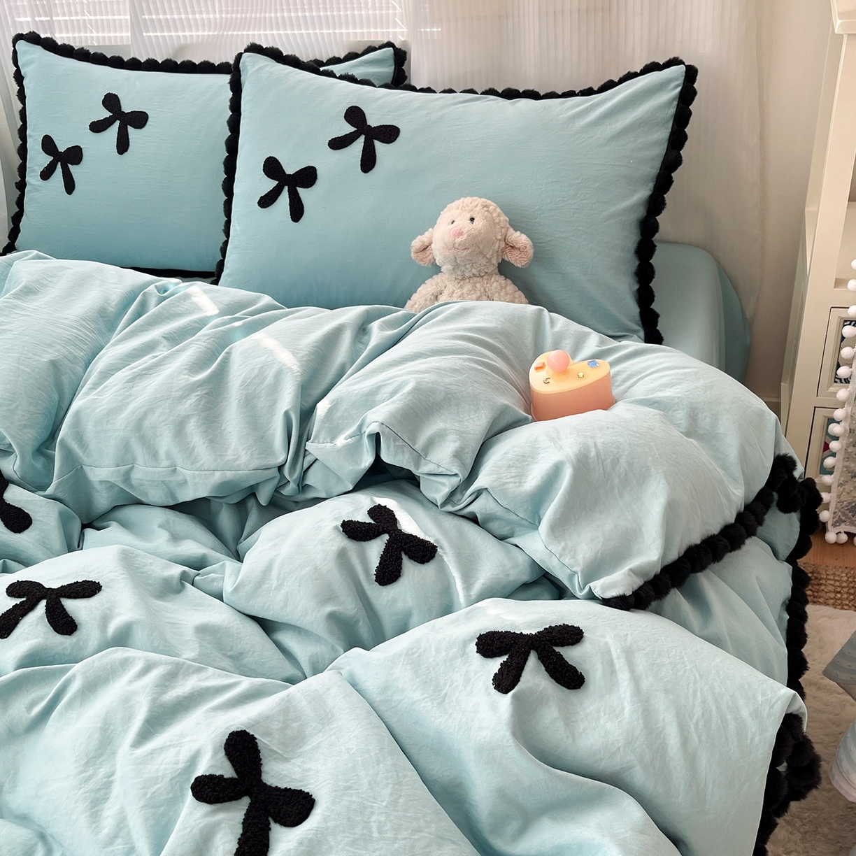 91家纺网 家纺一手货源 找家纺 金阳光家纺 2026新款古法水洗仿棉毛球款四件套 毛球-薄荷绿蝴蝶结