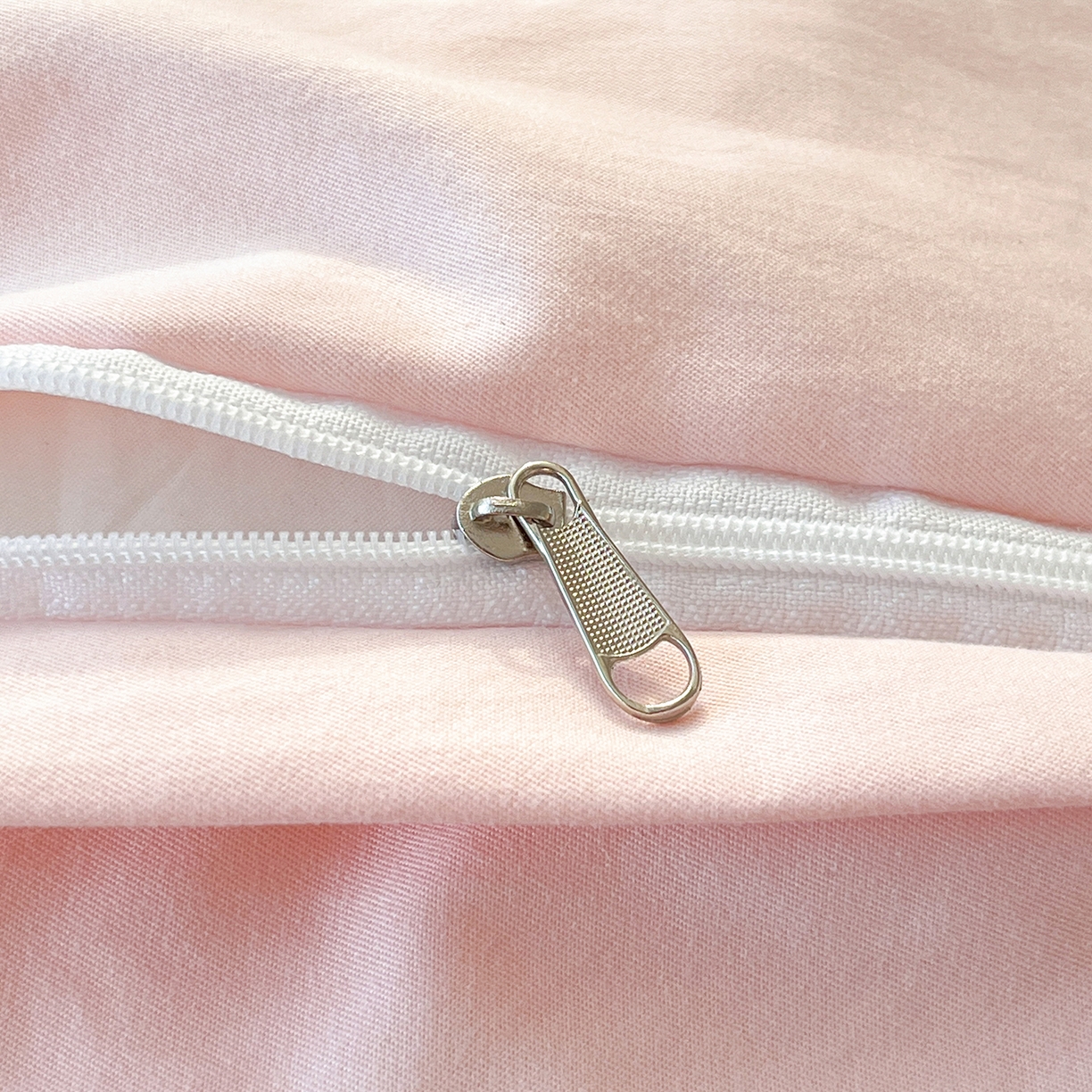 91家纺网 家纺一手货源 找家纺 金阳光家纺 2026新款古法水洗仿棉毛球款四件套 毛球-粉色蝴蝶结