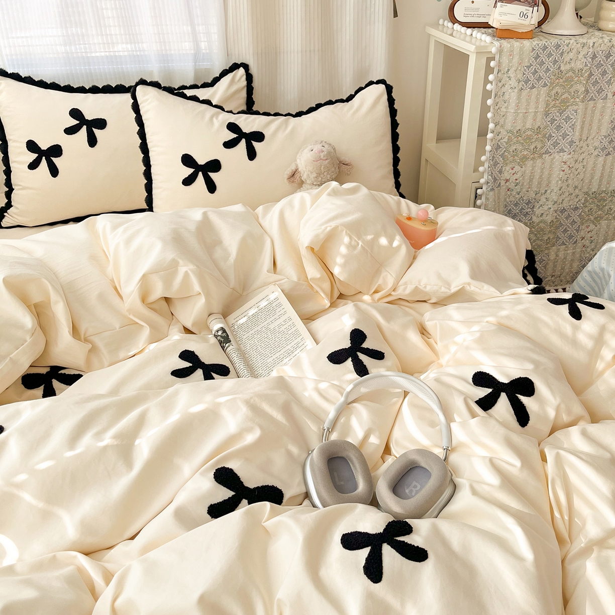 91家纺网 家纺一手货源 找家纺 金阳光家纺 2026新款古法水洗仿棉毛球款四件套 毛球-奶白蝴蝶结