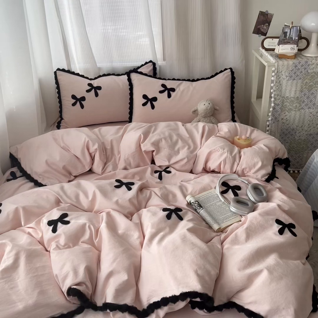 91家纺网 家纺一手货源 找家纺 金阳光家纺 2026新款古法水洗仿棉毛球款四件套 毛球-粉色蝴蝶结