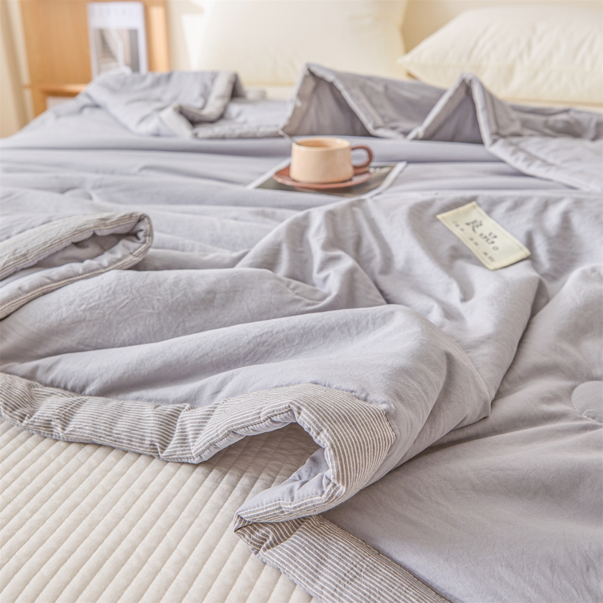 91家纺网 家纺一手货源 找家纺 创优家纺 2026新款无印风21%大豆夏凉被大豆纤维手包边款夏凉被夏被空调被子被芯 良品-浅灰