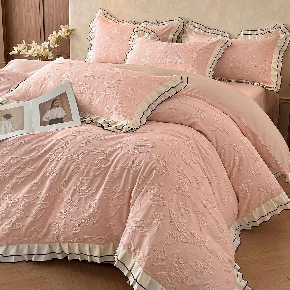 91家纺网 家纺一手货源 找家纺 金阳光家纺 2026新款立体浮雕双层花边水洗真丝四件套 蝴蝶-粉