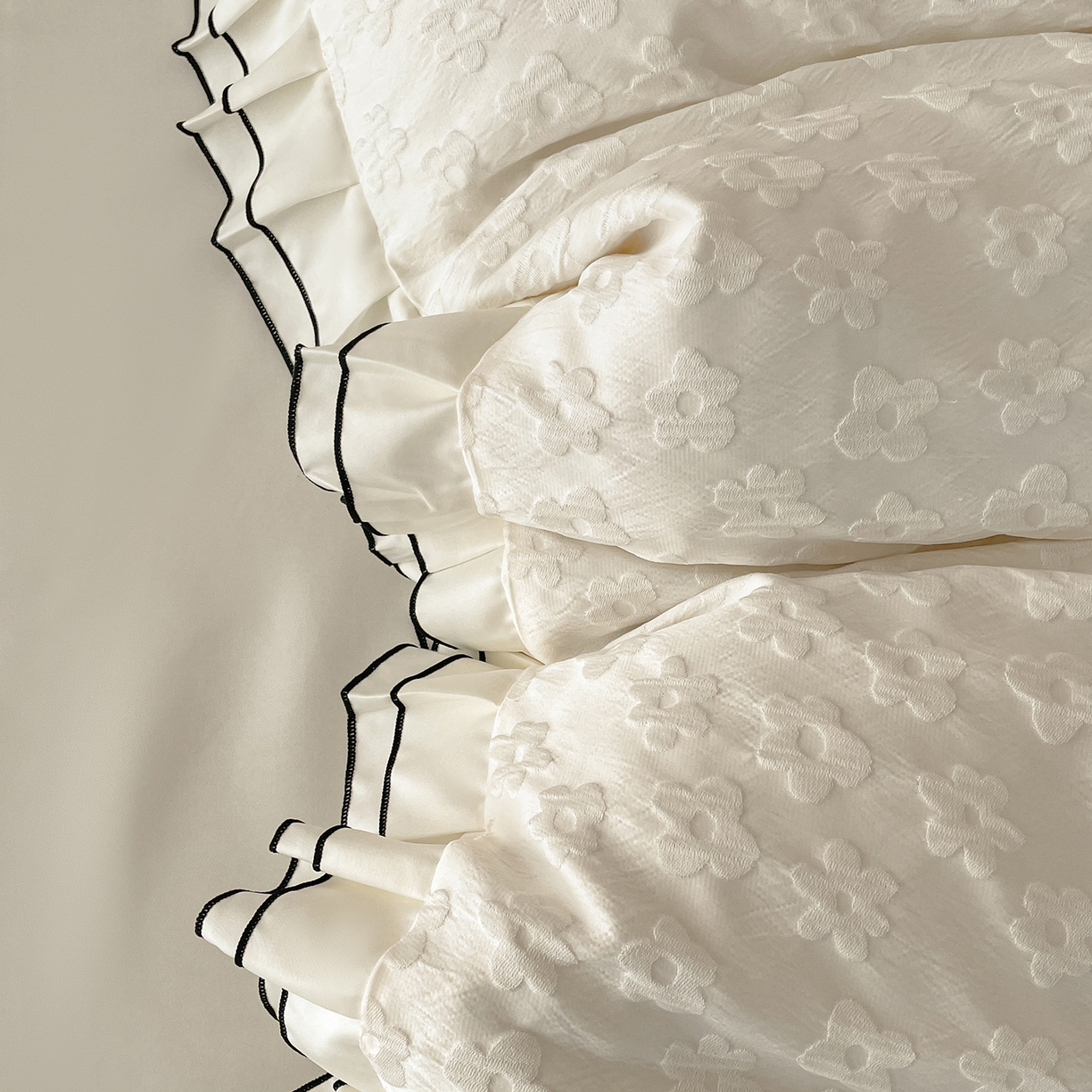 91家纺网 家纺一手货源 找家纺 金阳光家纺 2026新款立体浮雕双层花边水洗真丝四件套 莫奈-白